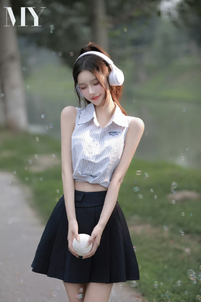 与凤行 封面