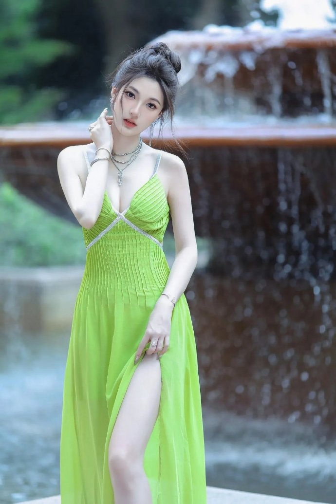 他是谁 封面